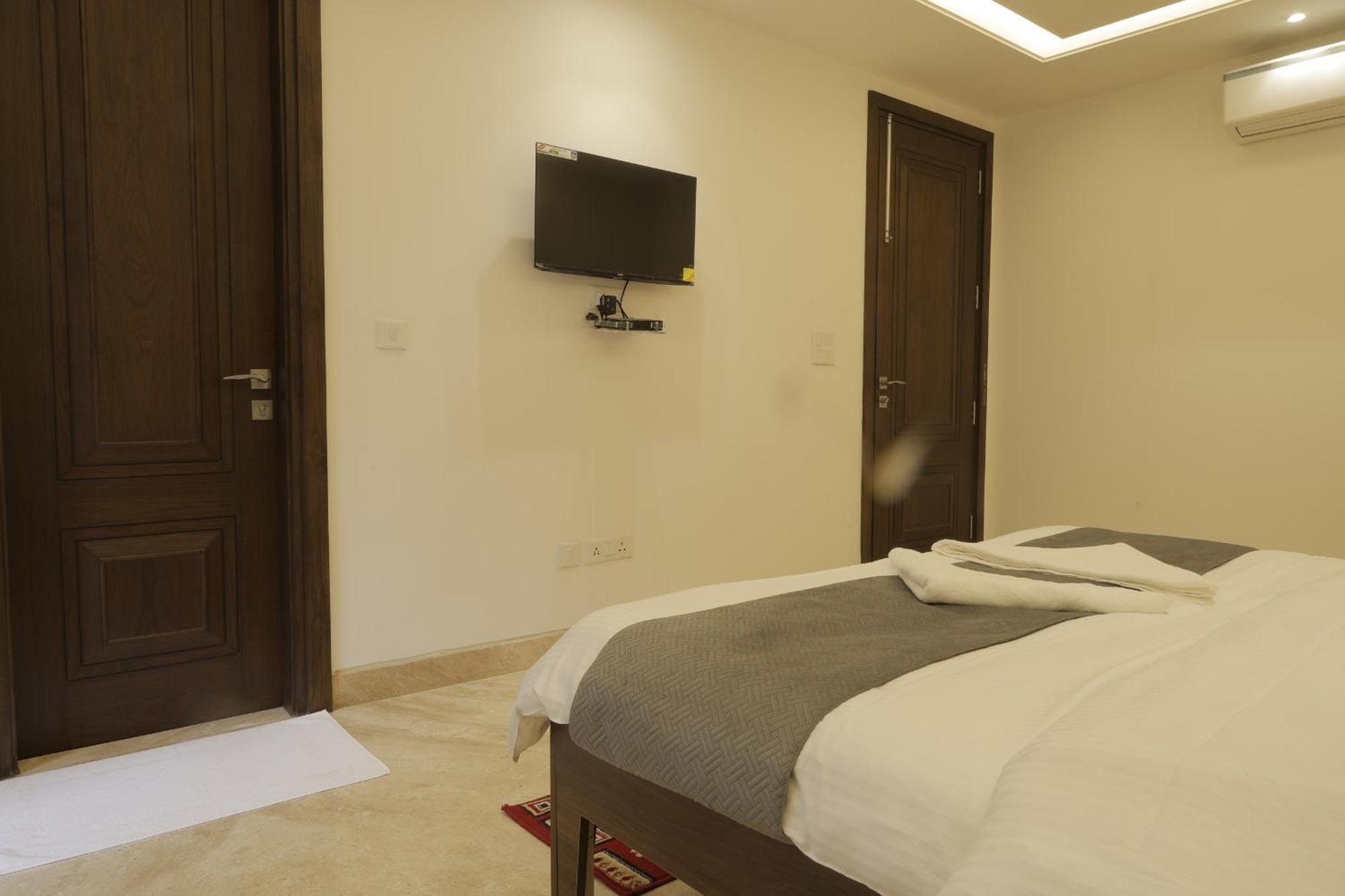 Under My Roof Superio Bed & Breakfast New Delhi Exterior photo